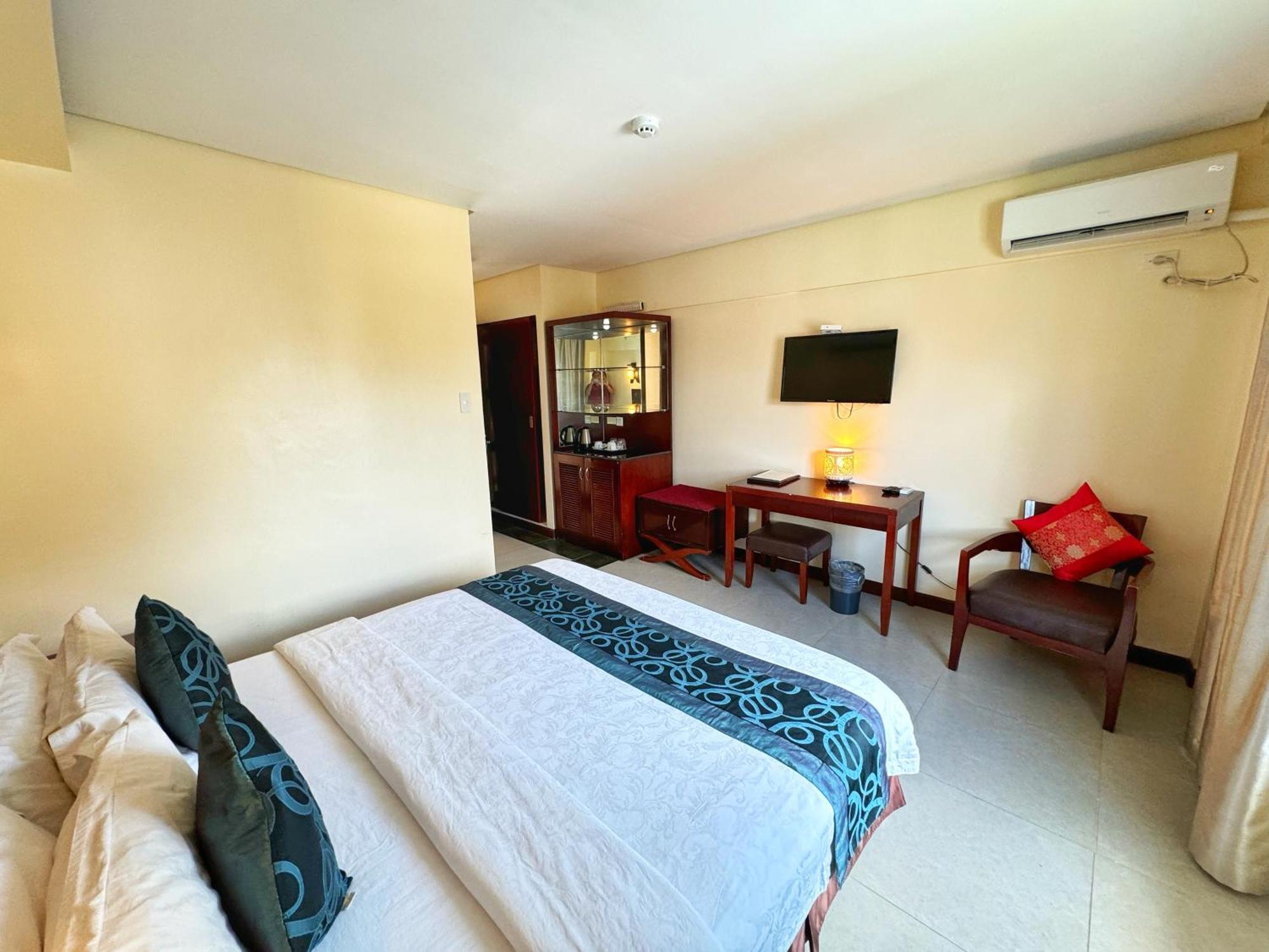 Golden Phoenix Boracay Manoc-Manoc