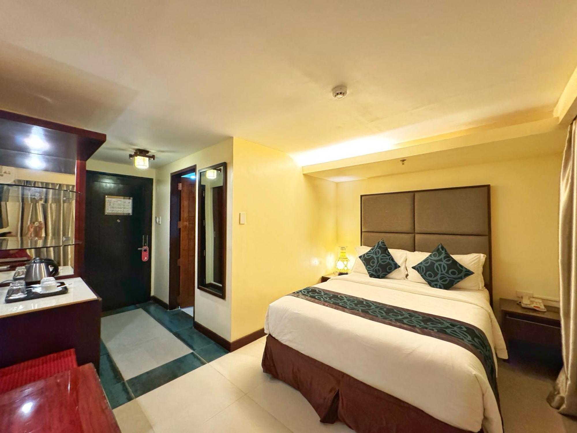 Golden Phoenix Boracay 4* Manoc-Manoc