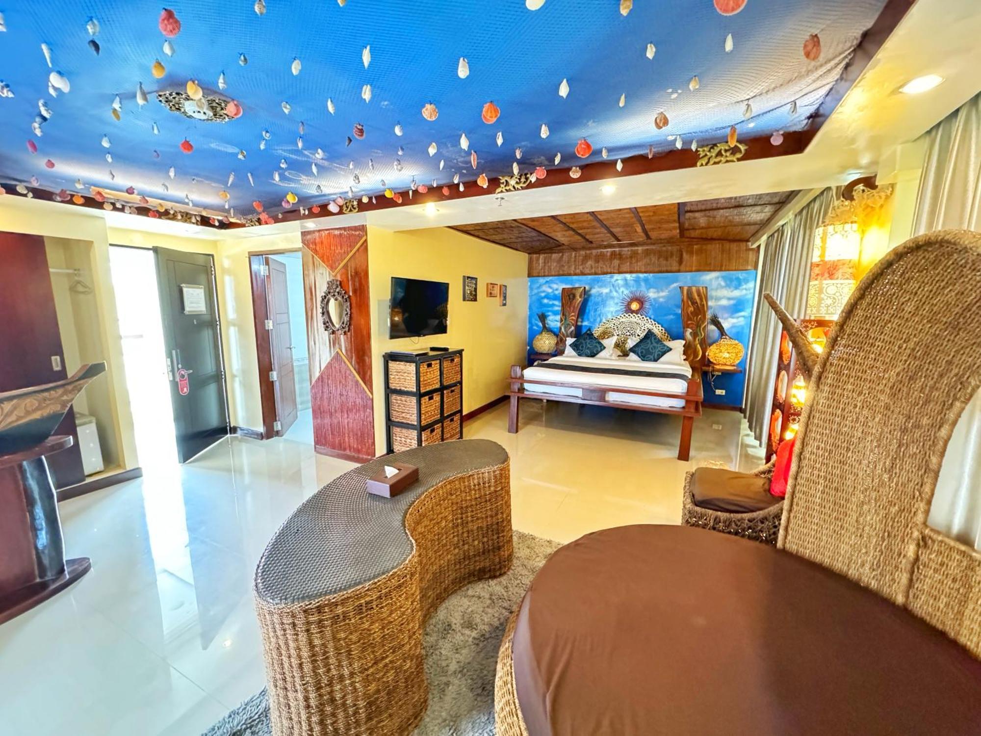 Golden Phoenix Boracay Hotel 4*