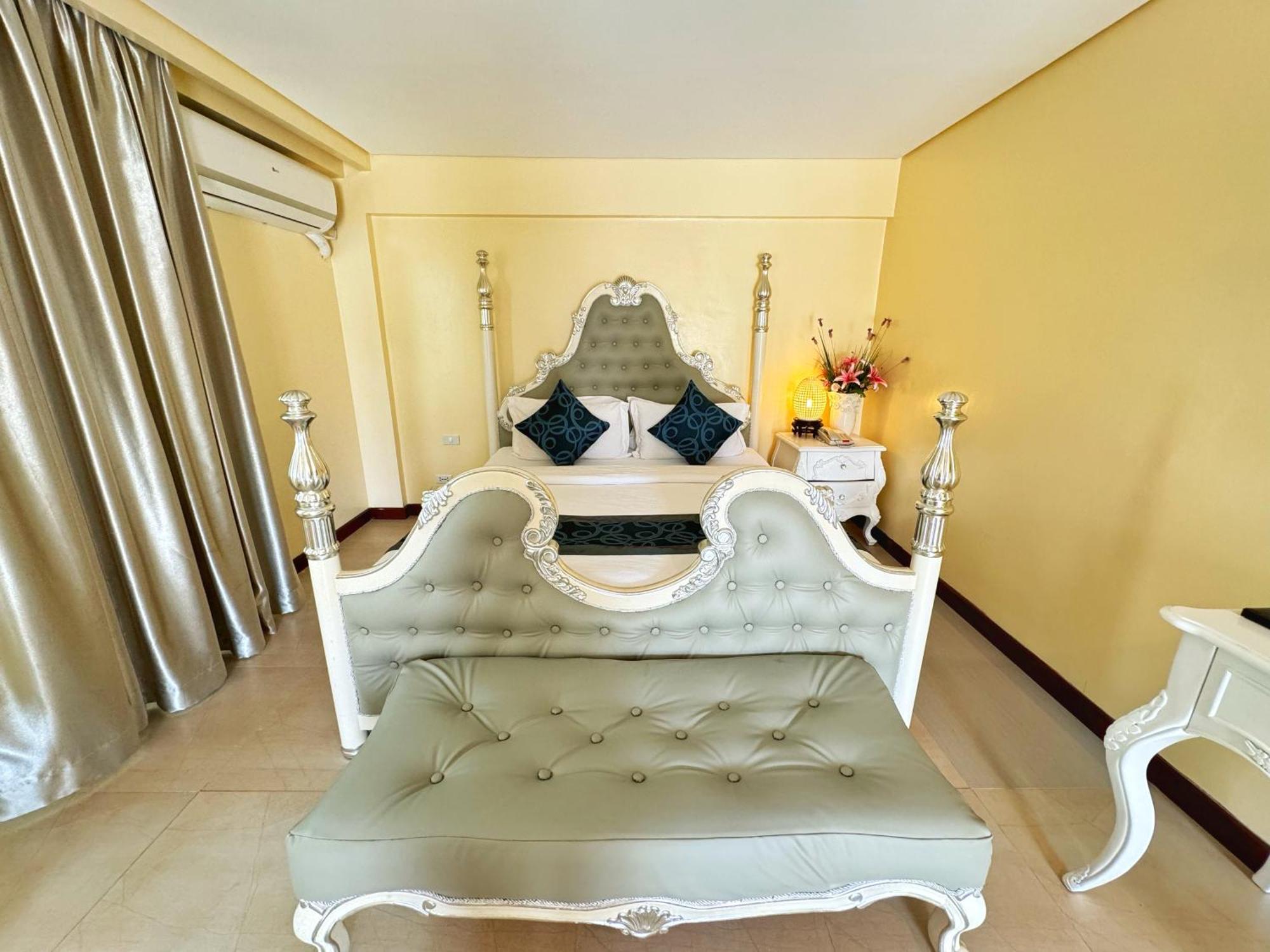 Golden Phoenix Boracay Manoc-Manoc