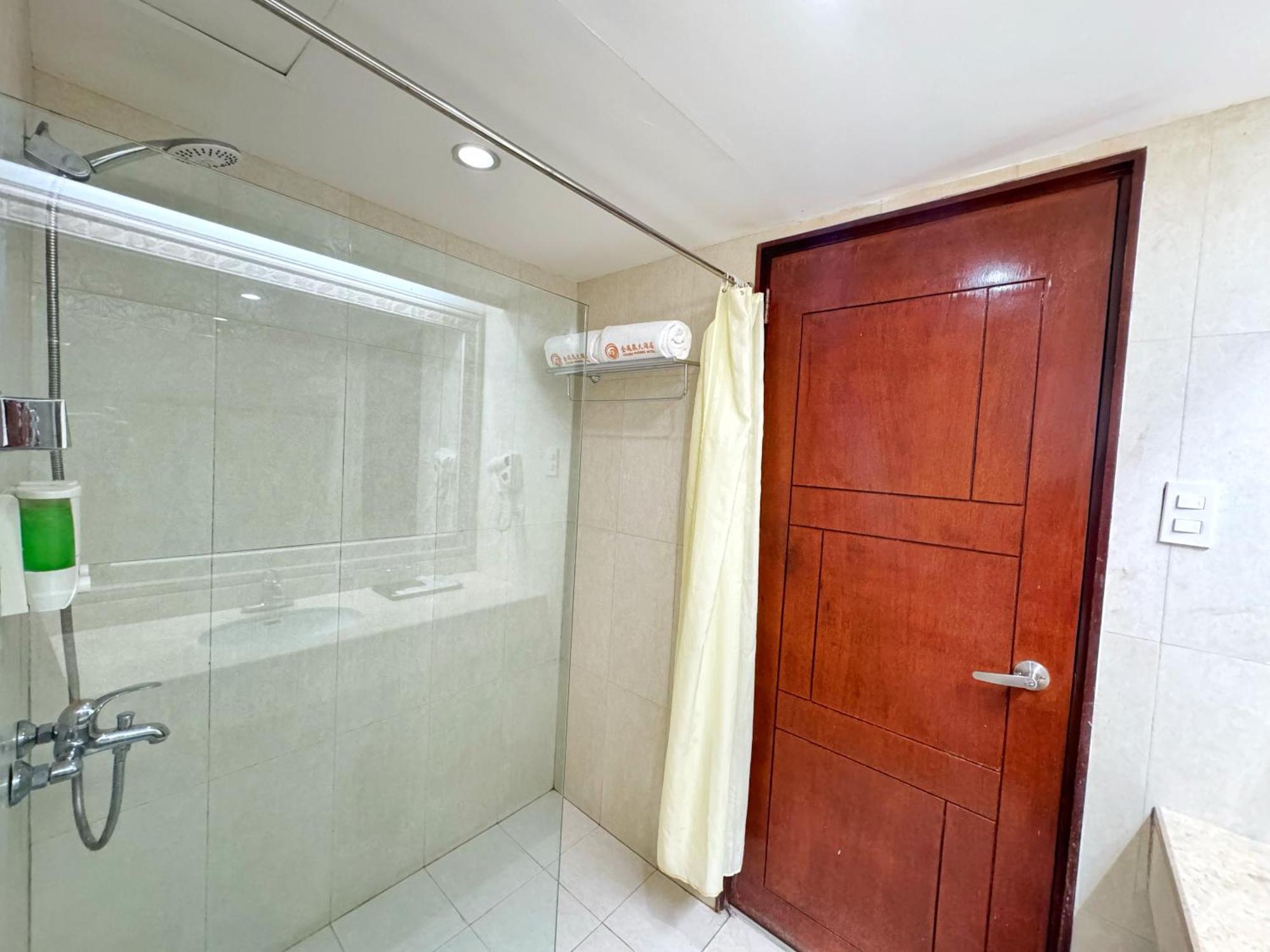 Golden Phoenix Boracay Hotel 4*