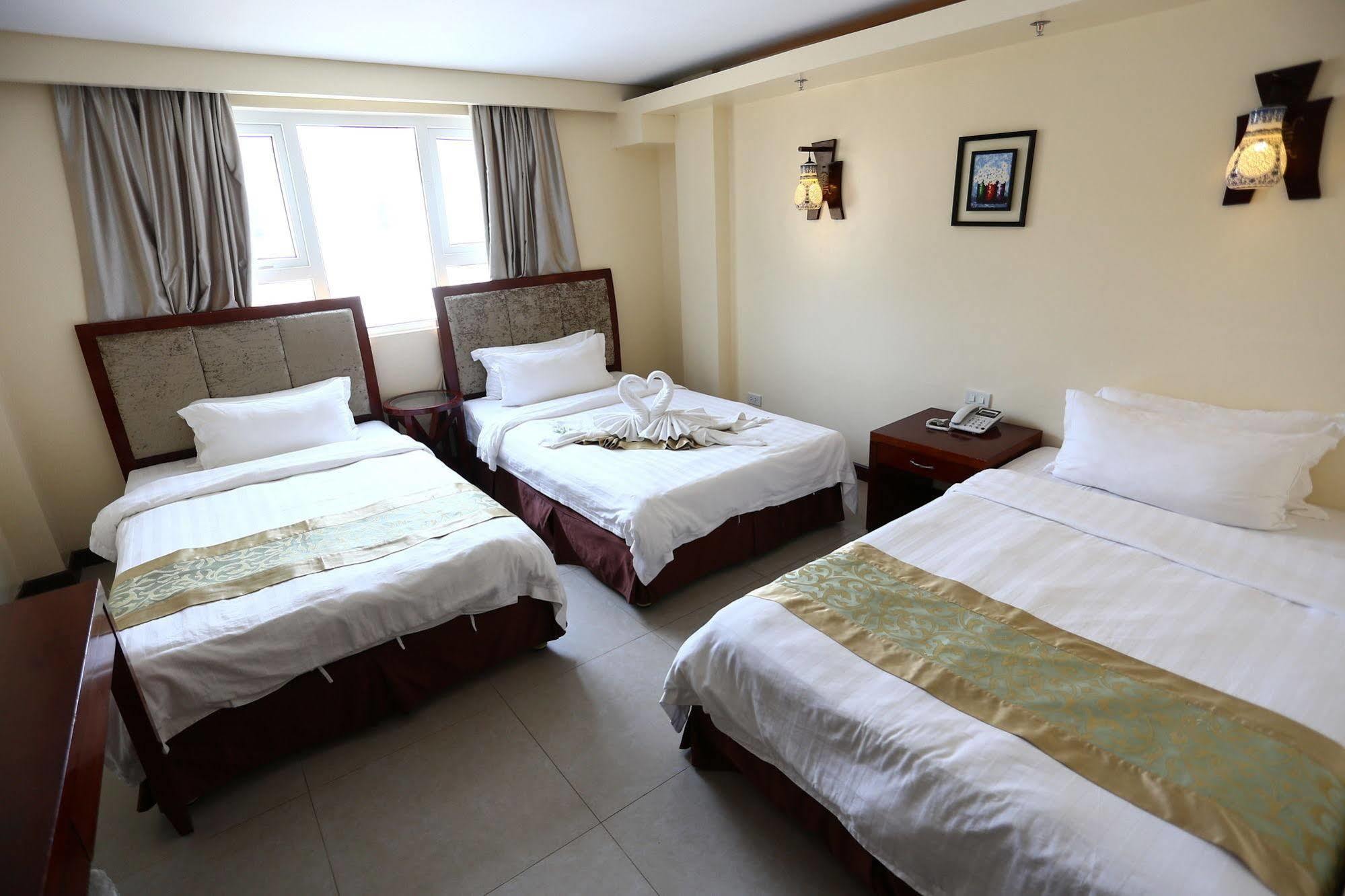 Golden Phoenix Boracay Hotel 4*